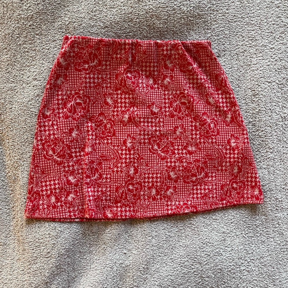 Super cute print Urban Outfitters skirt. Lightly used.